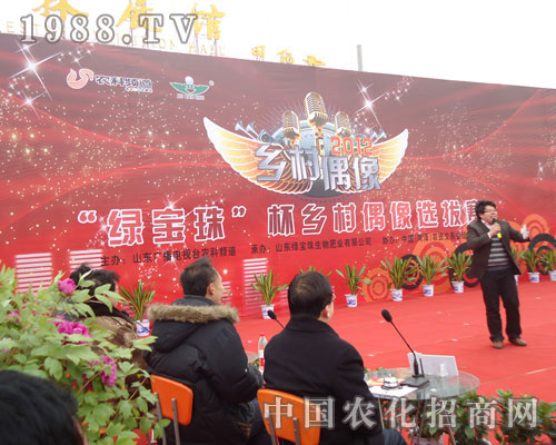 追求夢想的人在菏澤農(nóng)資交易會上動人的表演