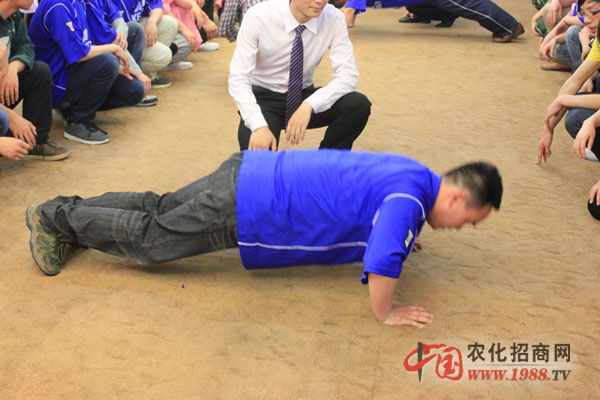 һ��(g��)СС���R�����͕�(hu��)�o�e�ˎ�����֪�������ӵĞ�(z��i)�y