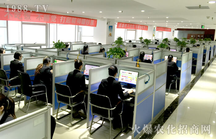 ���dʹ�����ƵZǰ�С��ڻ𱬳��L��·�ϣ�