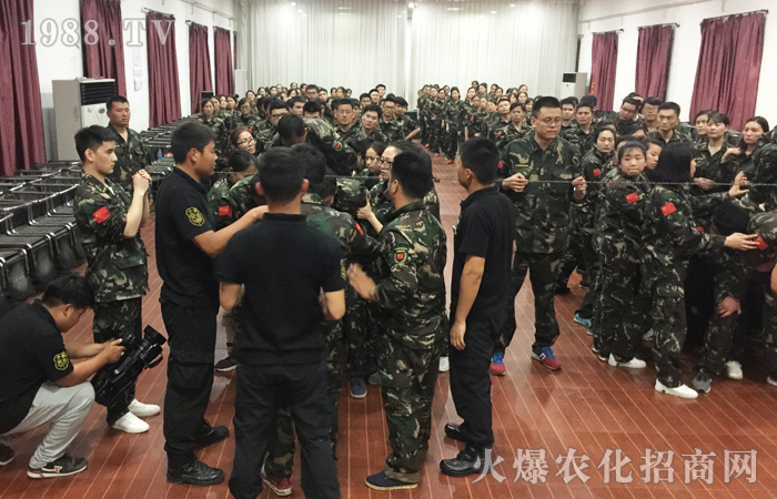 �M�Ѽ��飬�y��ͬ�п�������·