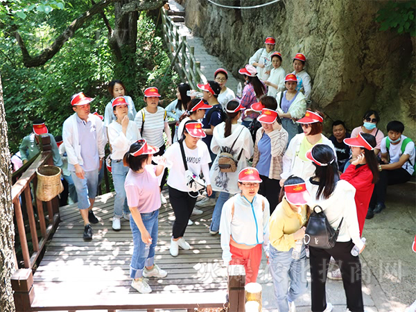 �����Ͼ�ɽ���W(xu��)��(x��)�����½�(j��ng)��