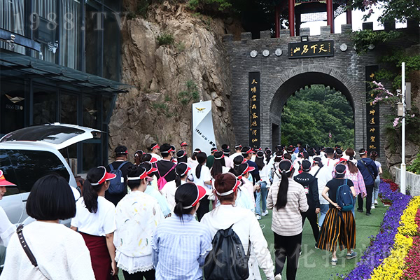 �����Ͼ�ɽ �㟒�𱬻�