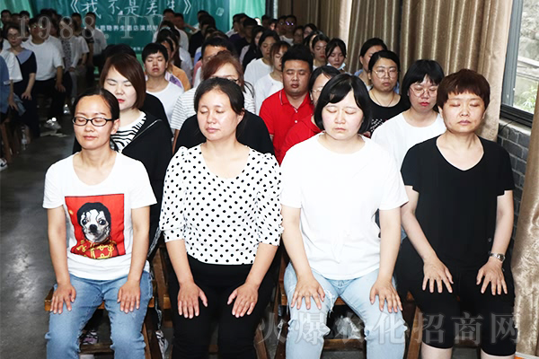 �����Ͼ�ɽ �㟒�𱬻�