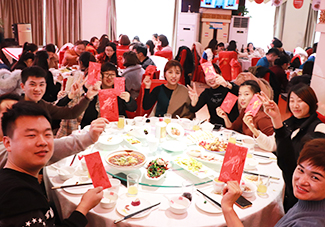 �𱬼���һ���2018���ψA�M��̖����ͬӭ��2019�ĵ�����