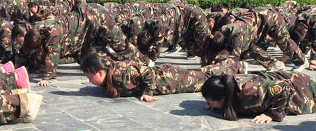 一人犯錯(cuò)全體受罰，這就是團(tuán)隊(duì)精神！