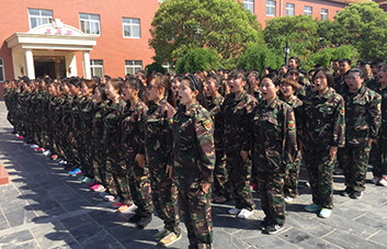 英姿颯爽，沒(méi)有矯揉造作，只有堅(jiān)強(qiáng)！