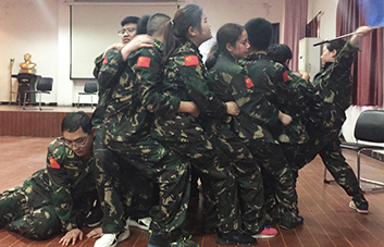 團(tuán)結(jié)一致，同心同德！