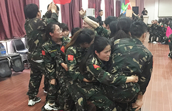 夢(mèng)想能把迷茫驅(qū)散，堅(jiān)持能把退縮打敗！