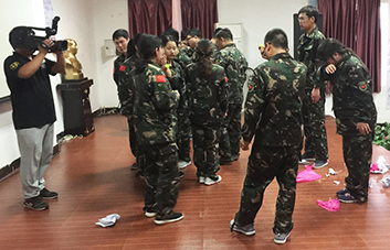 要想比別人優(yōu)秀，就要付出不亞于任何人的努力！