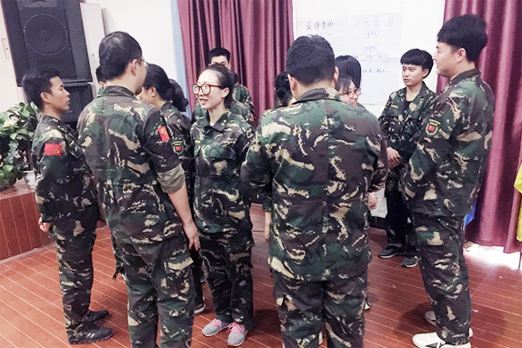 用眼睛去欣賞，用心靈去體會(huì)，學(xué)會(huì)贊美，收獲成長(zhǎng)！