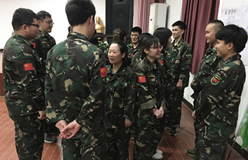 千言萬(wàn)語(yǔ)不如一句贊美！