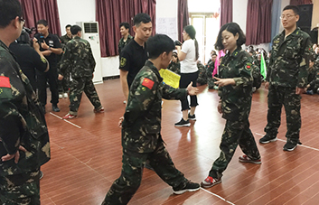 當(dāng)你下定決心時(shí)，全世界會(huì)為你讓路！